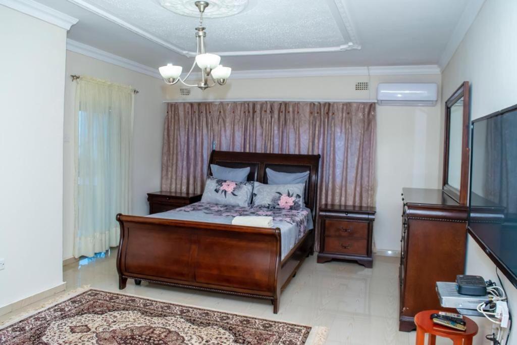 Royal Villa Suites Lusaka Exterior foto
