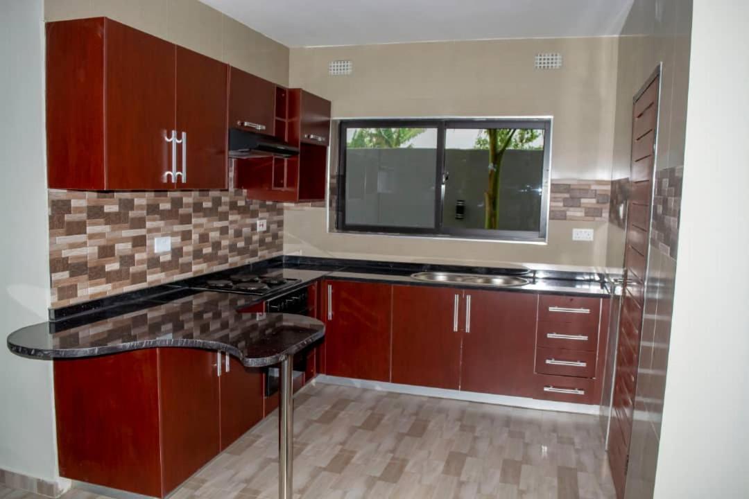 Royal Villa Suites Lusaka Exterior foto