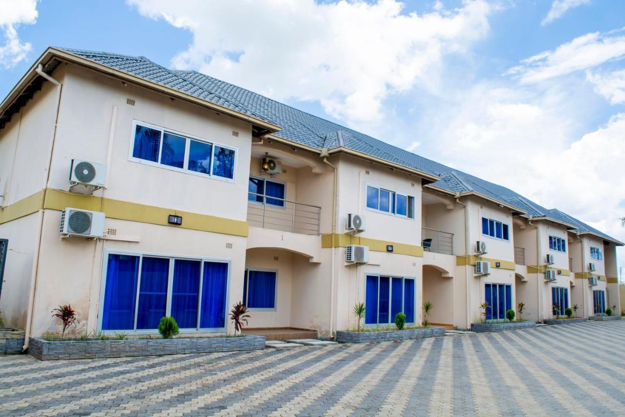 Royal Villa Suites Lusaka Exterior foto